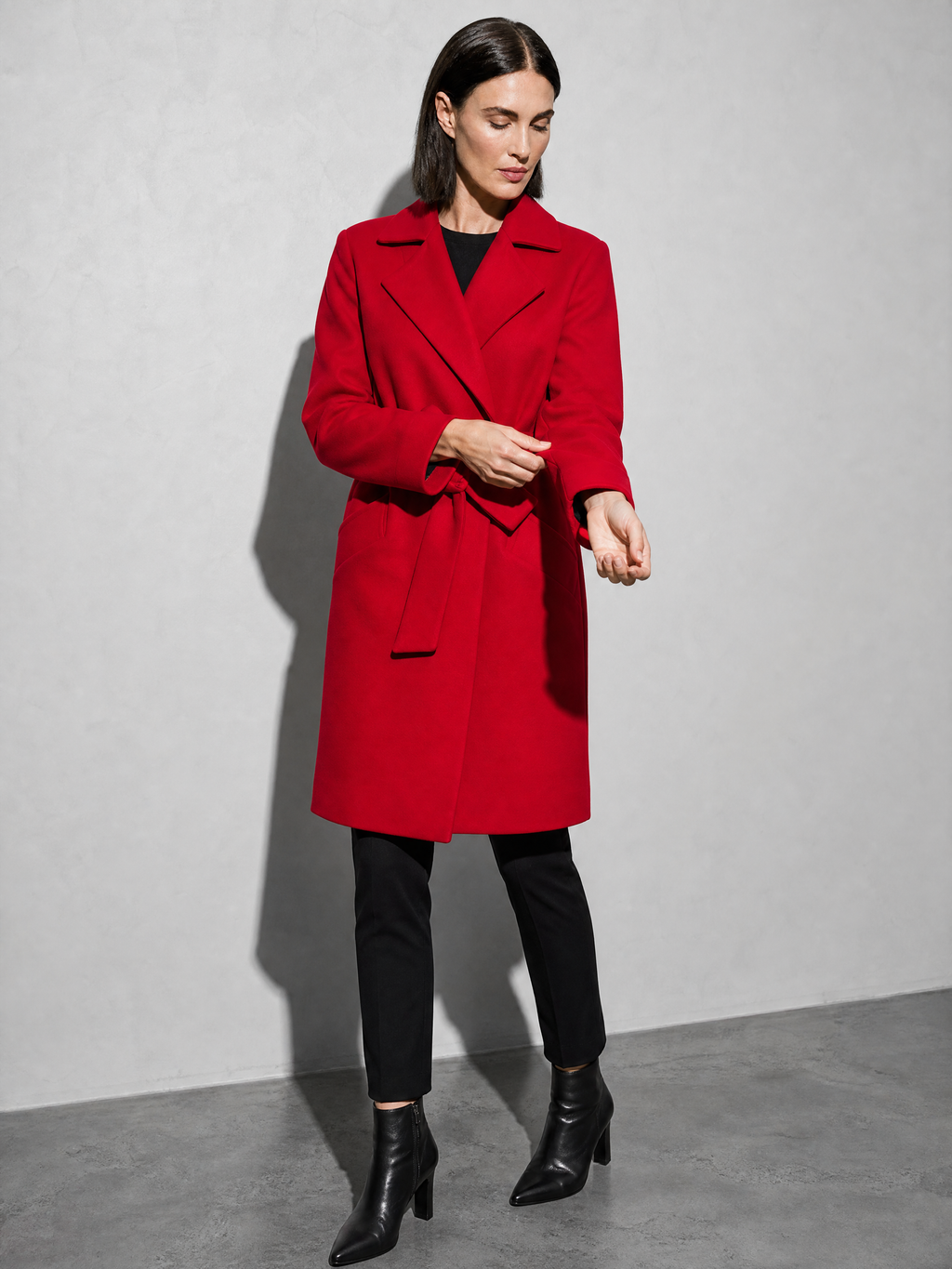 Women's Long Sleeve Woolen Coat in Red - adjusting view