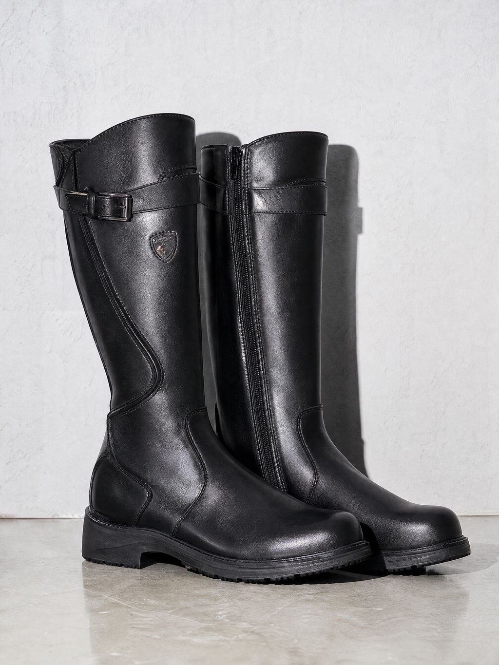 Women's mid-tube rider boots - Black Premium Leather Finish Shoe Angle